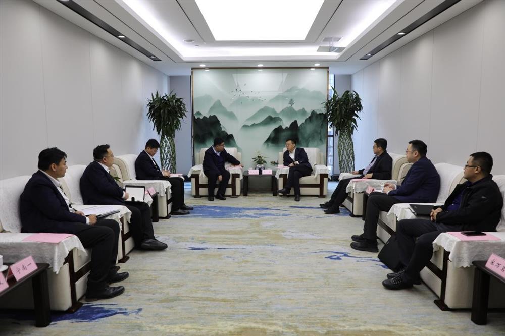 深化銀企合作！ 威海銀行濟(jì)南分行一行到產(chǎn)發(fā)集團(tuán)洽談合作